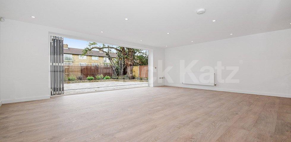 			3 Bedroom, 1 bath, 1 reception Apartment			 Avenue road, Seven Sisters